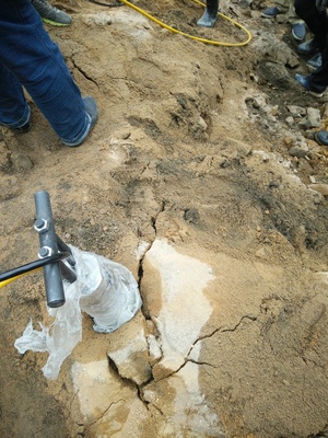 破石頭靜態爆破設備花崗巖石材加工廠礦山開采石料劈裂機