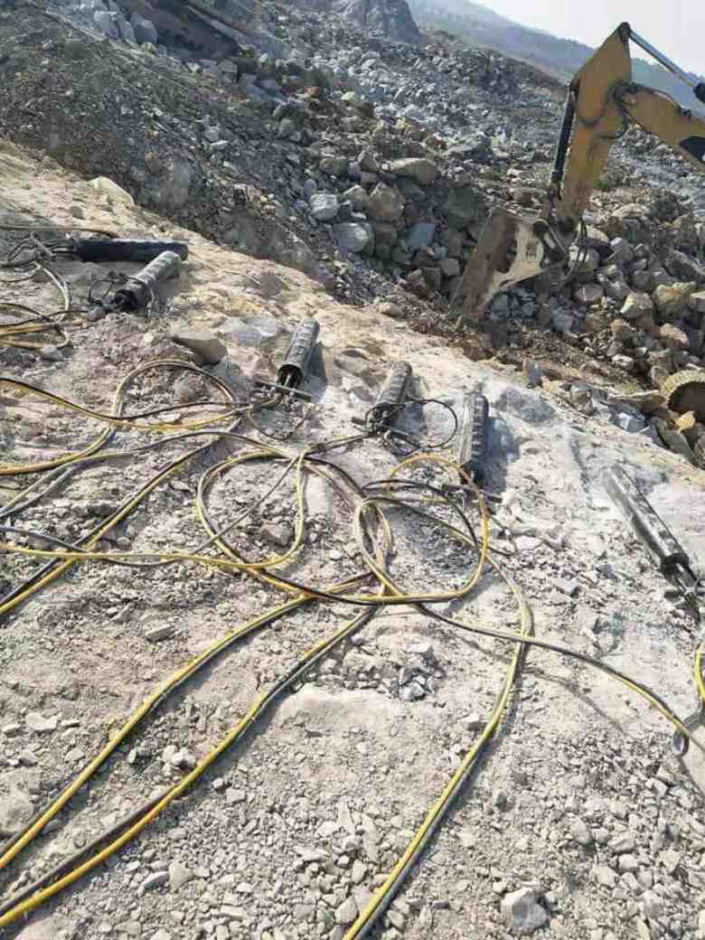 【巖石太硬炮錘打不動怎么辦大型液壓劈裂機馬鞍山聯系電話】- 