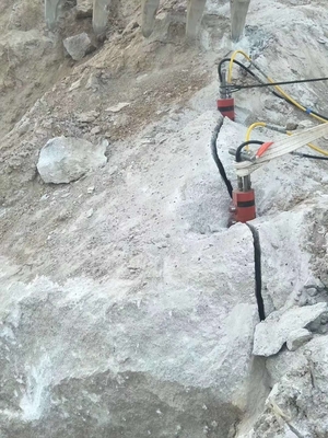 取代爆破破裂巖石分裂機