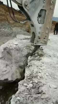 伊通修高速公路有石頭專用設備多少錢