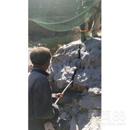 【青石硬石開采.石頭礦山開采找巖石劈裂機加快進度】-