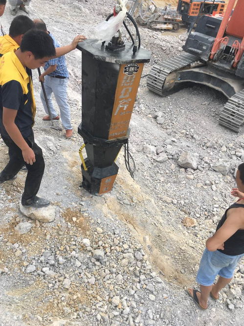 【海南昌江電動(dòng)防爆礦用小型掘進(jìn)機(jī)劈裂機(jī)】- 