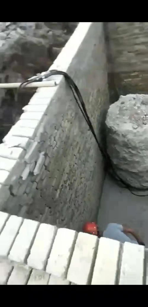 【膨脹劑裂石效率低用開山機(jī)劈裂棒克孜勒蘇柯爾克孜自治州】- 